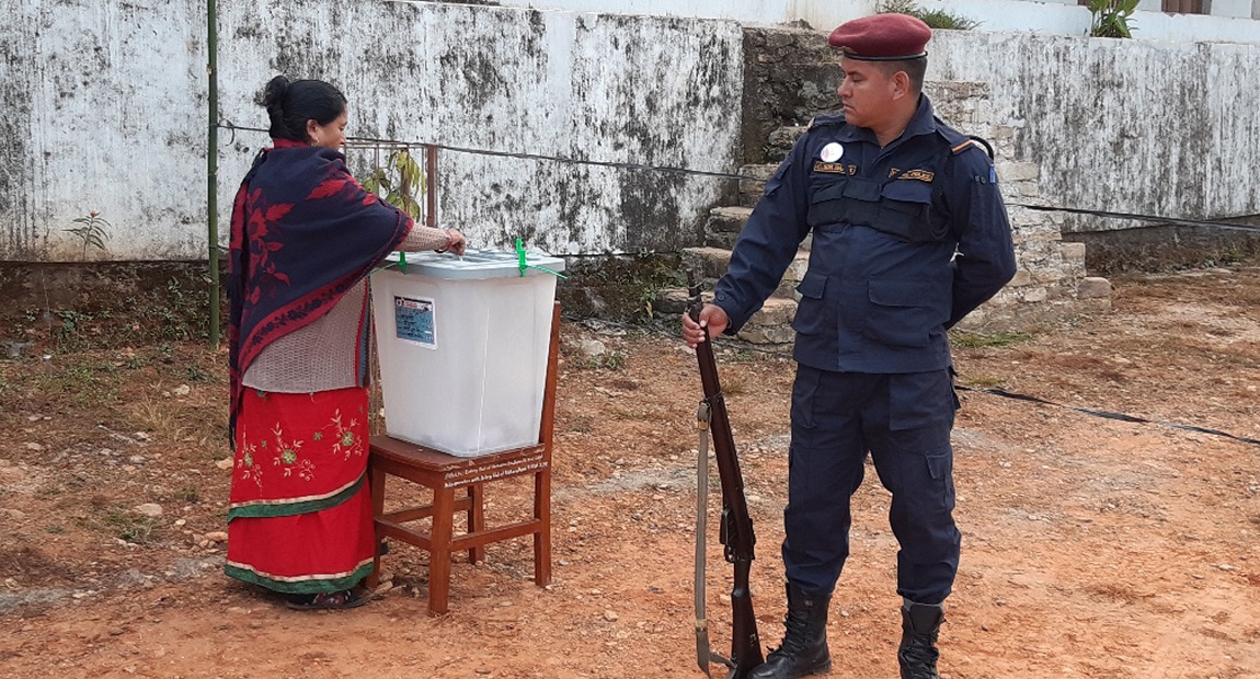 मतदानस्थल नजिकै बम विष्फोट हुँदा २० मिनेट मतदान रोकियो