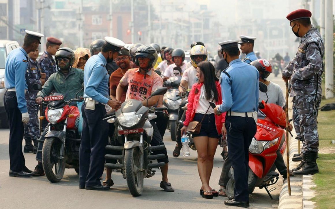 ८ दिनमा १५००० जानालाई ट्राफिक  नियम उल्लङ्घन गरेकोमा कारवाही