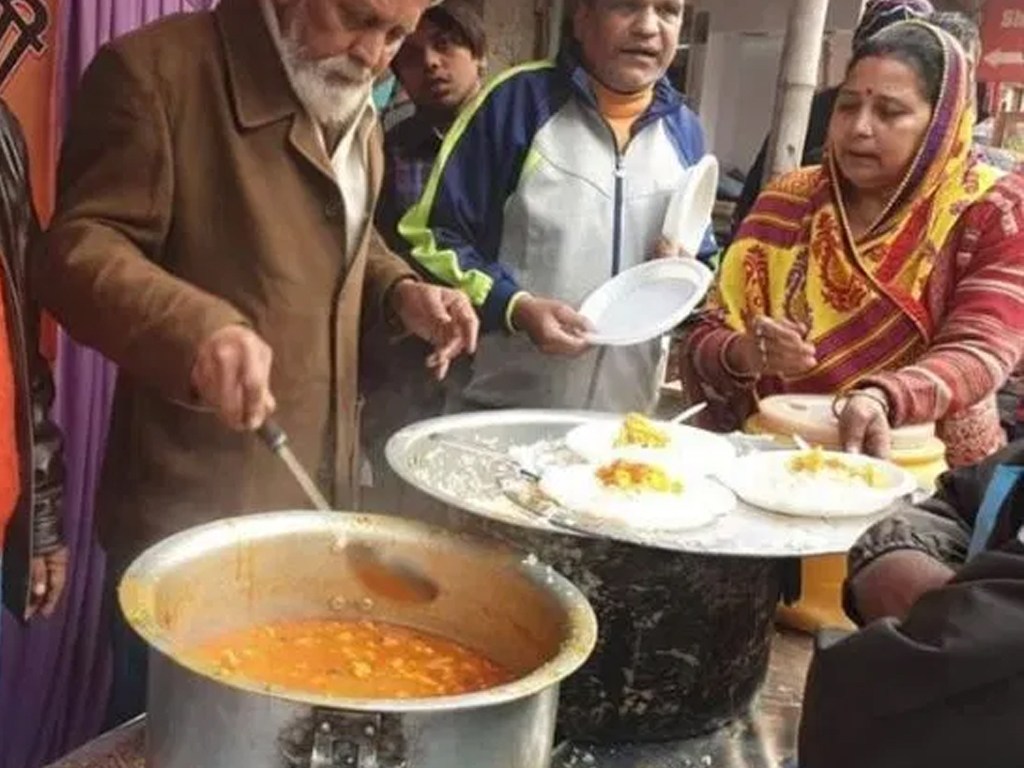 विराटनगरमा १० रुपैयाँमै खानासेट : दैनिक ७ सयदेखि एक हजार जनासम्मले खाने
