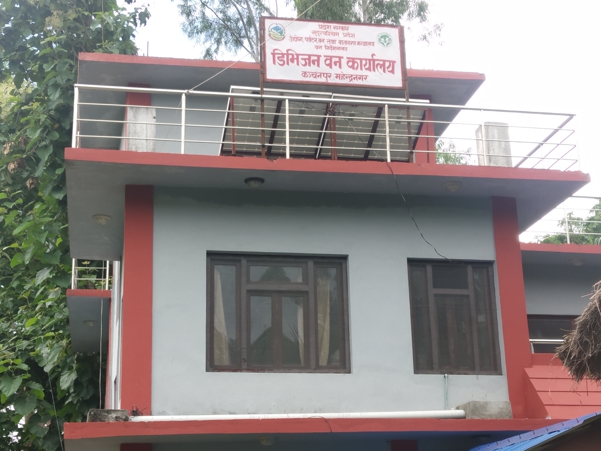 कञ्चनपुरमा वन कार्यालयद्वारा फर्निचर उद्योग शिल