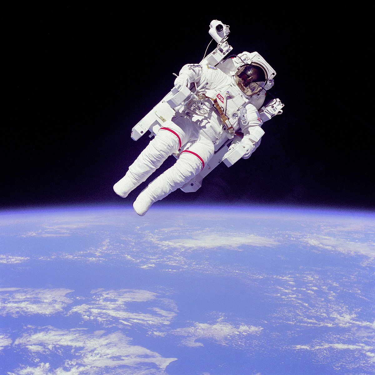 एक वर्षपछि अमेरिकी महिला अन्तरिक्ष यात्री पृथ्वीमा अवतरण