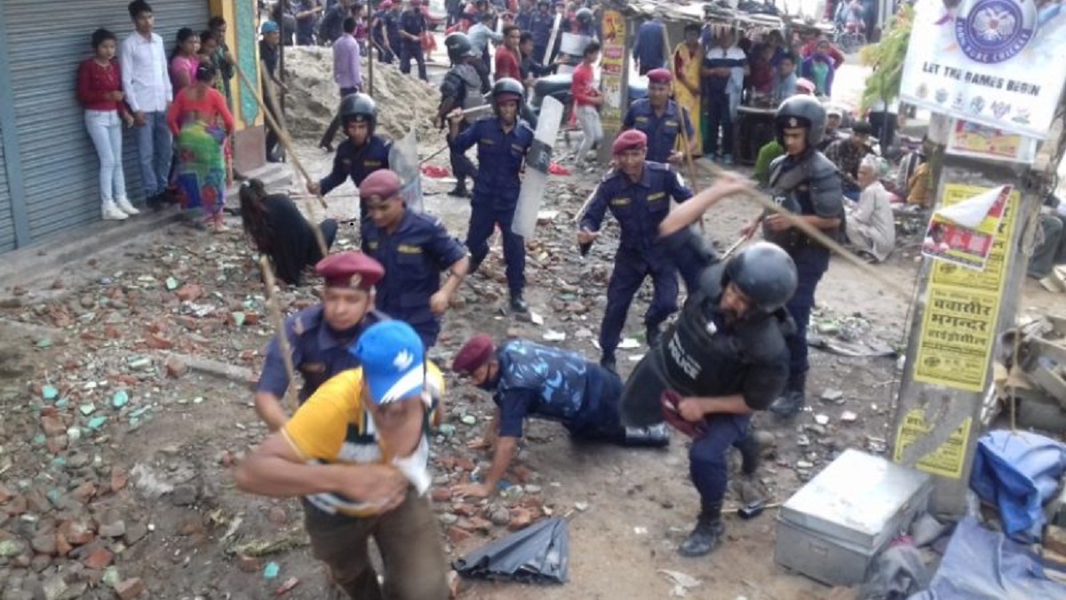 कैलालीमा युवक मृत्यु प्रकरणबारे छानविन गर्न माग गर्दै पुनः सडक अवरुद्ध