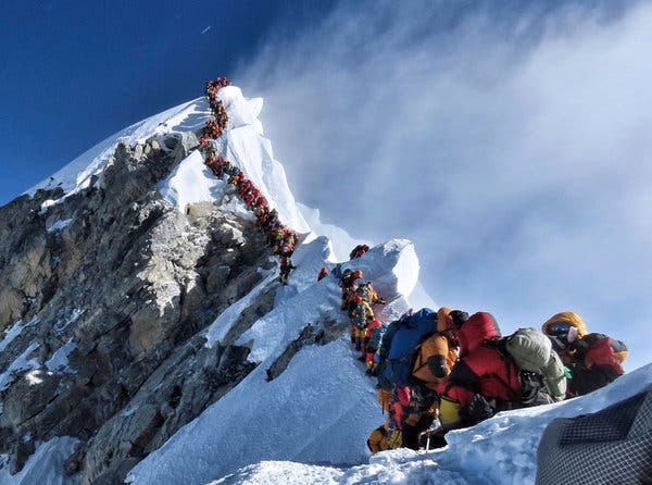 सगरमाथा सरसफाई अभियानमा नेपाल सरकार र शेर्पाहरुबिच विवाद