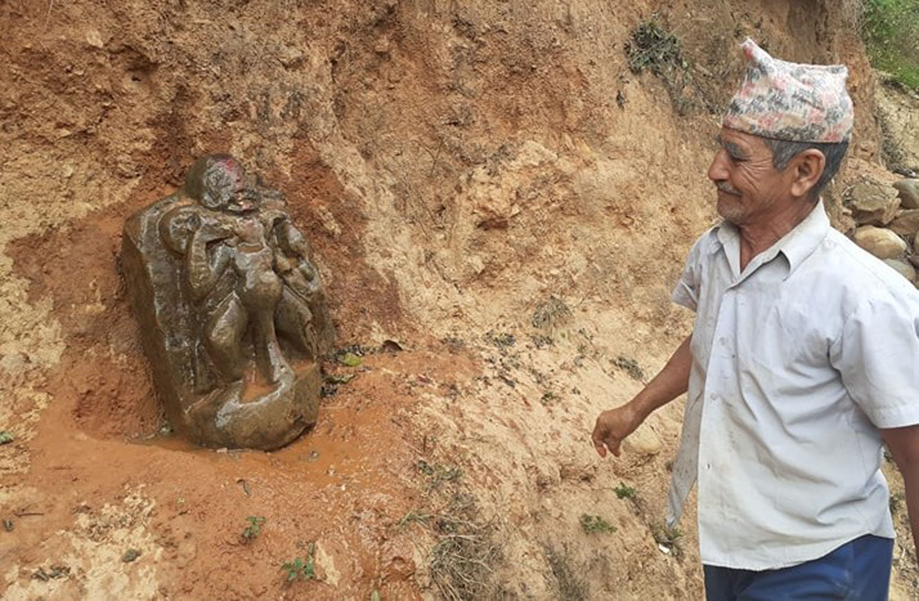 सडक खन्ने क्रममा ५०० वर्ष पुरानो  मूर्ति फेला