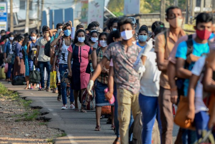 श्रीलङ्कामा कफ्र्यु उल्लंघन गर्ने हजारौ पक्राउ