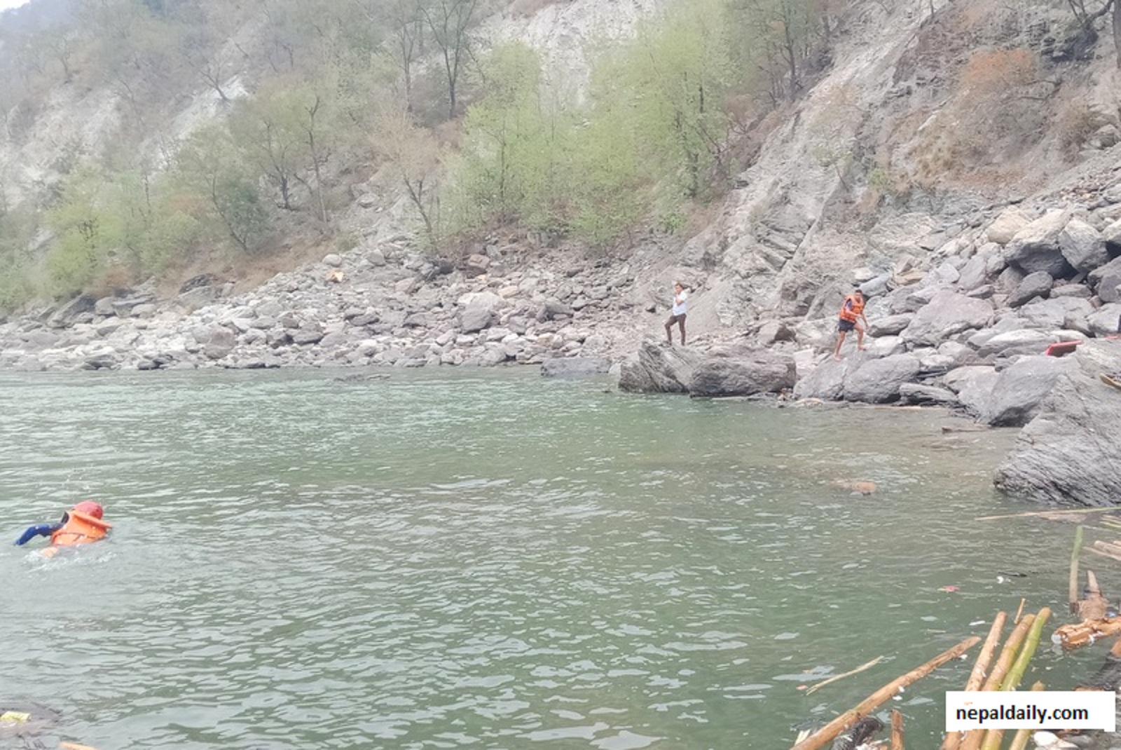 नेपाल घुम्‍न आएका भारतीय नागरिक तमोर नदीमा बेपत्ता