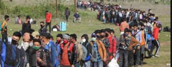 बेलहिया नाकाबाट दैनिक २० हजार नेपाली स्वदेश फर्किदै
