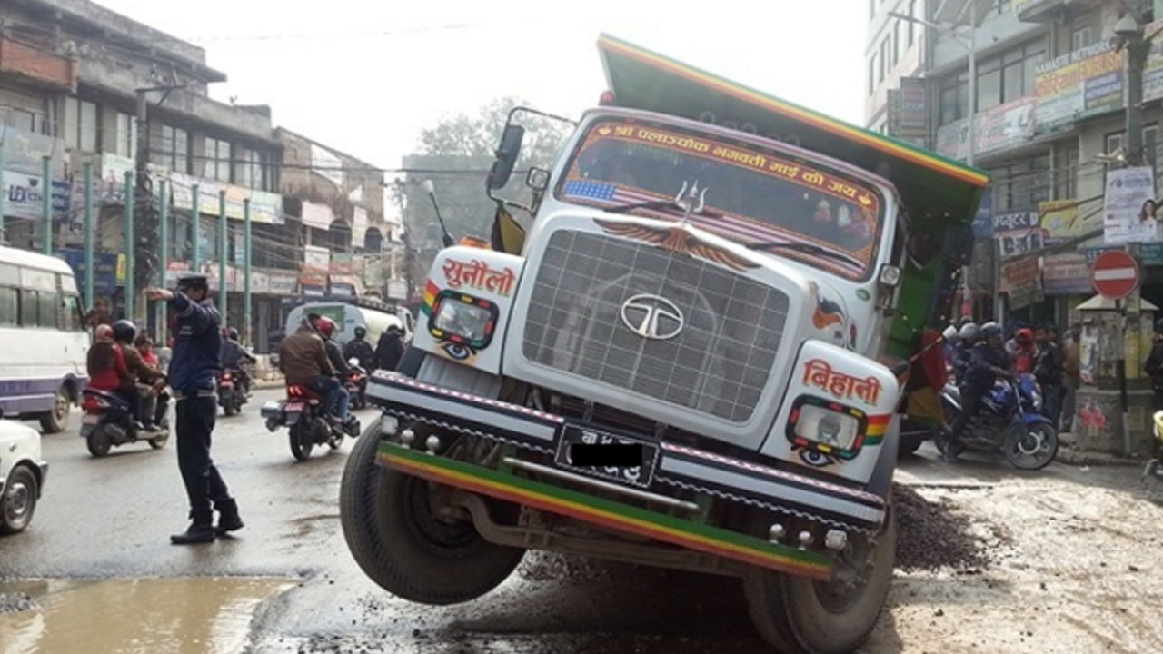 पनौतीमा टिपर व्यवस्थापनको माग गर्दै नगरप्रमुखलाई ज्ञापनपत्र