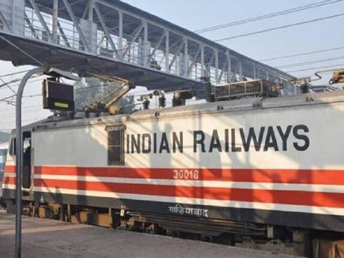 भारतीय रेल सेवाले ‘मास्क’ र ‘सेनीटाइजर’ उत्पादन गर्दै