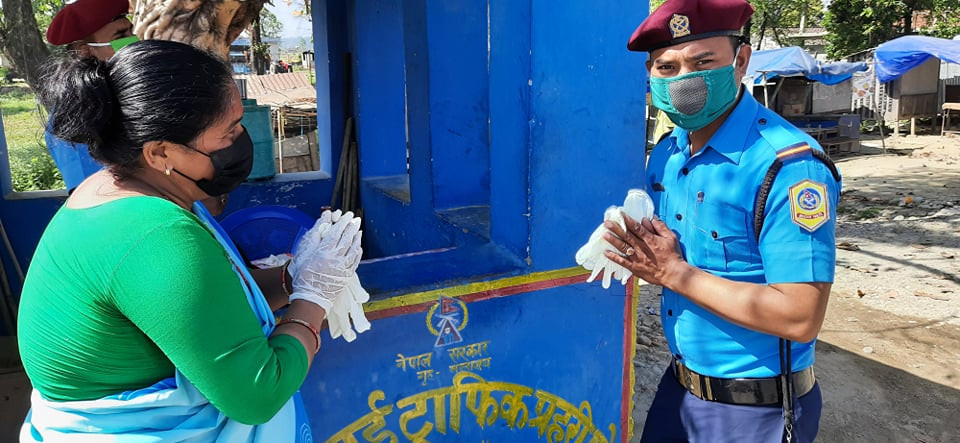 प्रहरीलाई मास्क र पञ्जा नै छैन