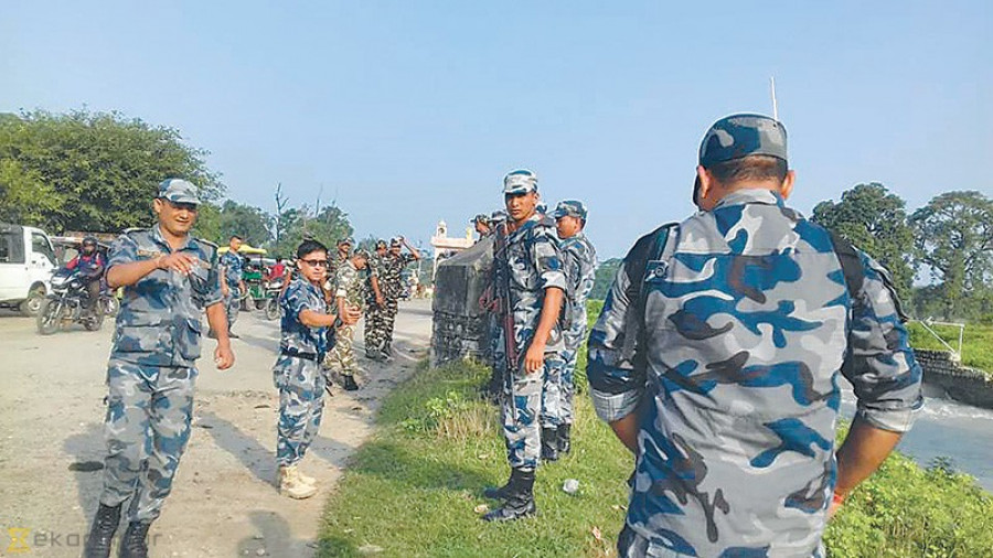 भारतीय नागरिकलाई  रोक्न खोज्दा सीमामा झडप,प्रहरी जवान घाइते