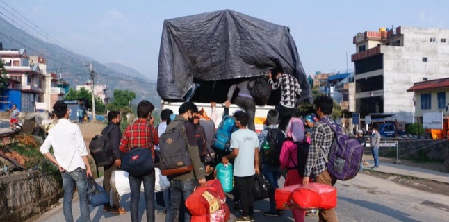 हिंडेरै साँगामा आइपुगेका १४५ भारतीय मजदुरलाई फर्काइयो