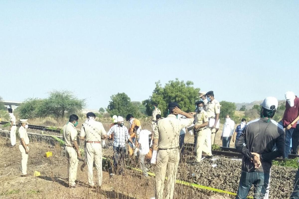 आराम गरिरहेका मजदूरलाई रेलले किच्यो, १६ जनाको मृत्यु