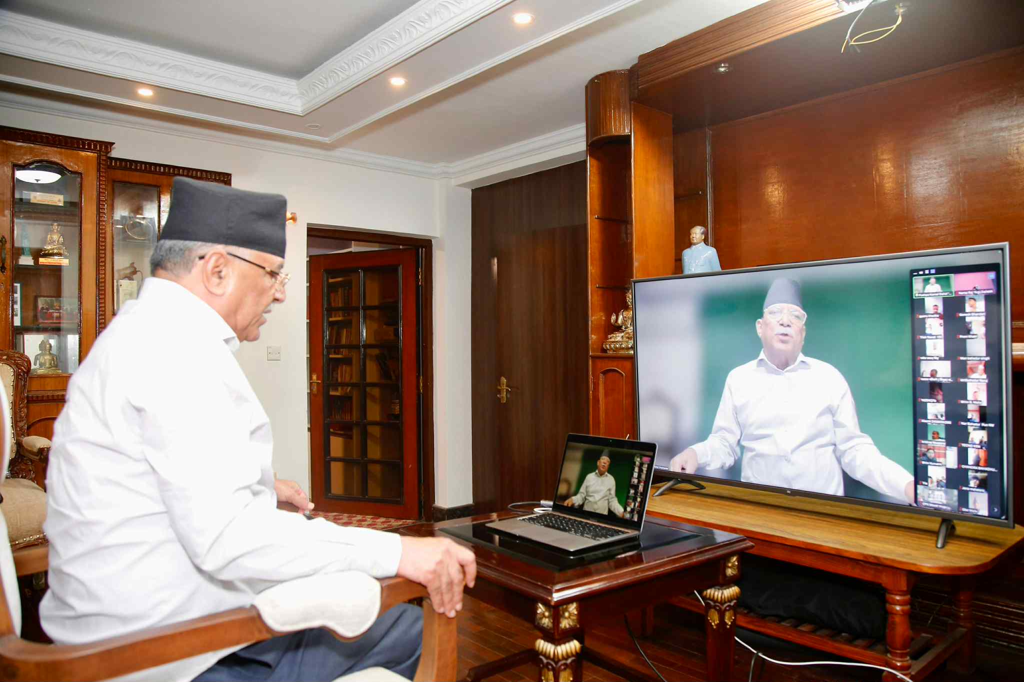 पार्टीमा गुटबन्दी गर्न नदिने प्रचण्डको प्रतिबद्धता