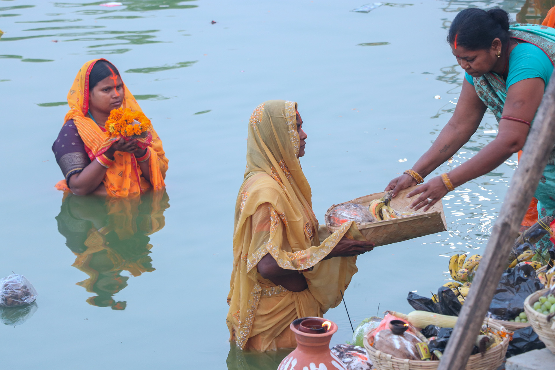 उदाउँदो सूर्यलाई अर्घ्य दिँदै वासन्ती छठ सम्पन्न