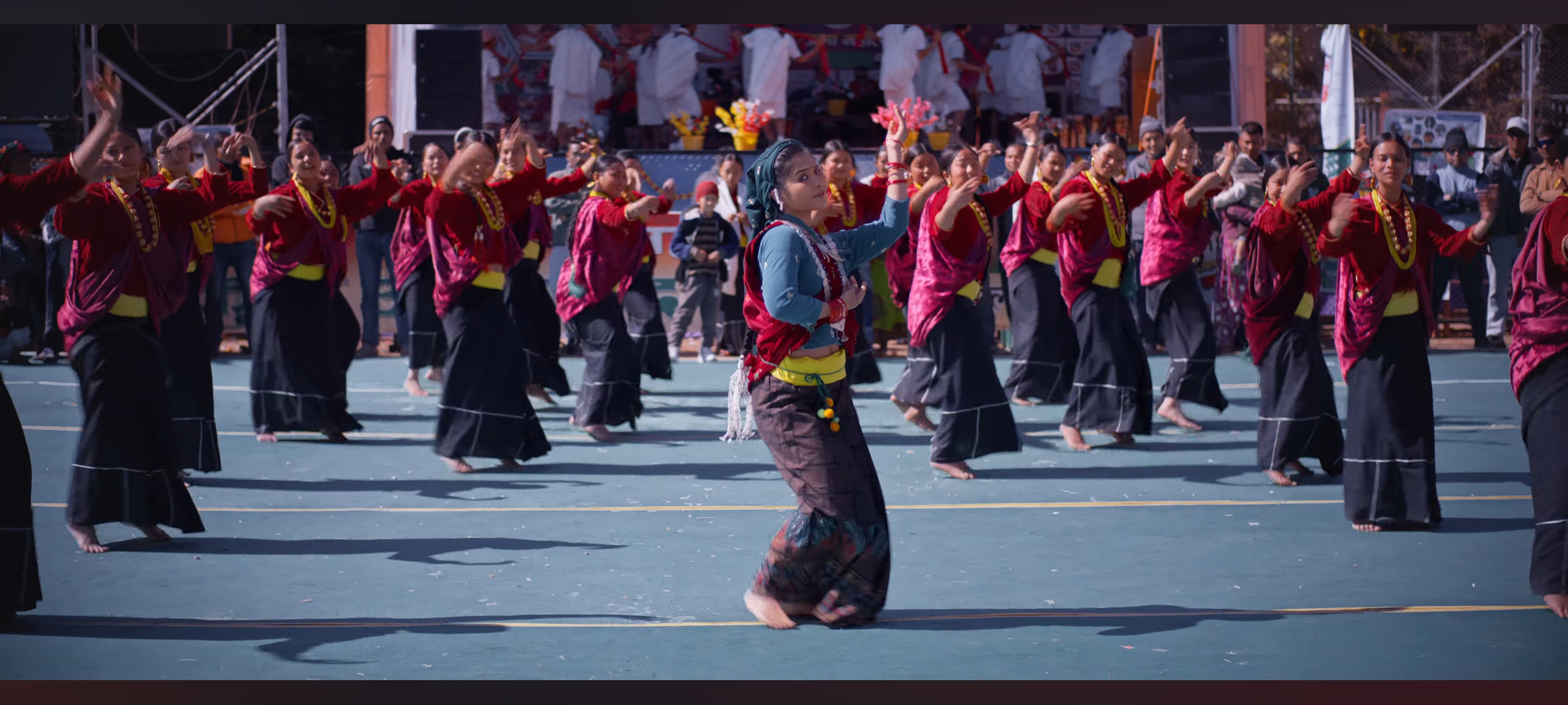 ‘मितज्यू’को ‘गैराघरे काँइली’गीतमा दया,सौगात र तेरियाको छमछमी