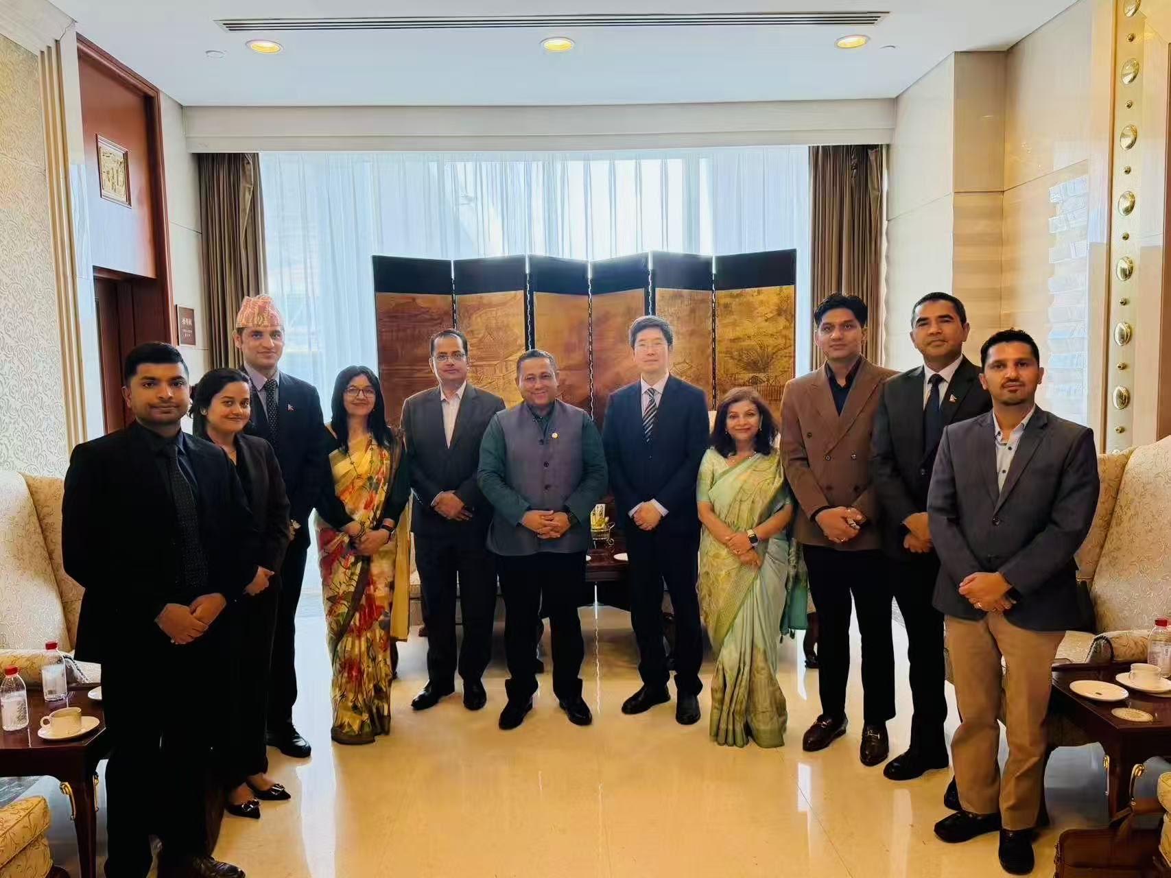 परराष्ट्रमन्त्री खनाल चार दिने भ्रमणका लागि बेइजिङमा, चिनियाँ समकक्षी वाङ यीसँग द्विपक्षीय वार्ता हुँदै