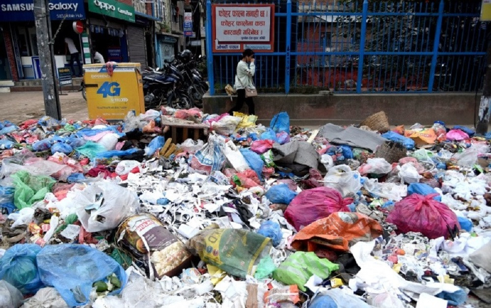 काठमाडौँमा फोहोर नउठ्ने, घरबाहिर ननिकाल्न महानगरको आग्रह
