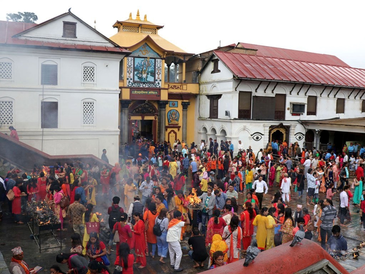 साउनको अन्तिम सोमबारः पशुपतिनाथसहित देशभरका शिवालयमा भक्तजनको घुइँचो