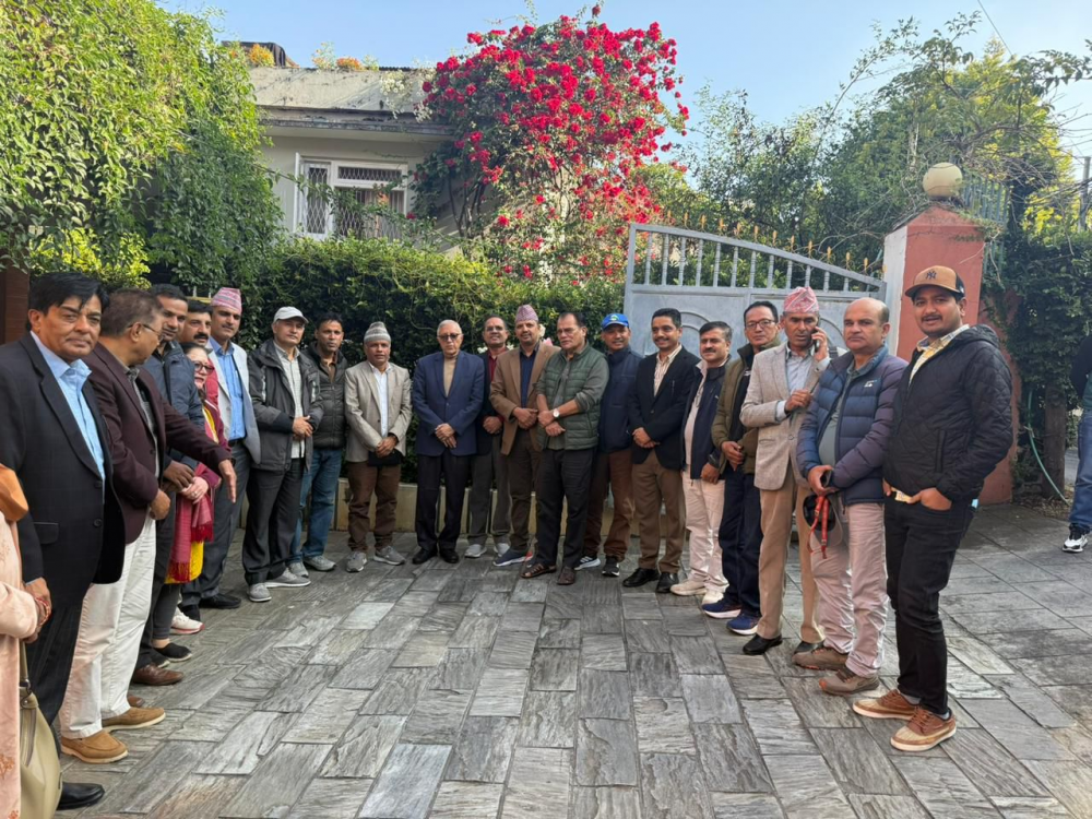 शेखर कोइरालासँग विशेष महाधिवेशन माग गर्ने नेताहरुको भेटवार्ता