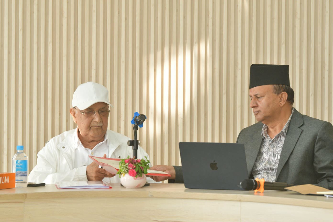 बादल नेतृत्वको कार्यदलले तयार पारेको प्रतिवेदन एमाले सचिवालयद्वारा स्वीकार, भोलिको केन्द्रीय समितिमा छलफल हुने