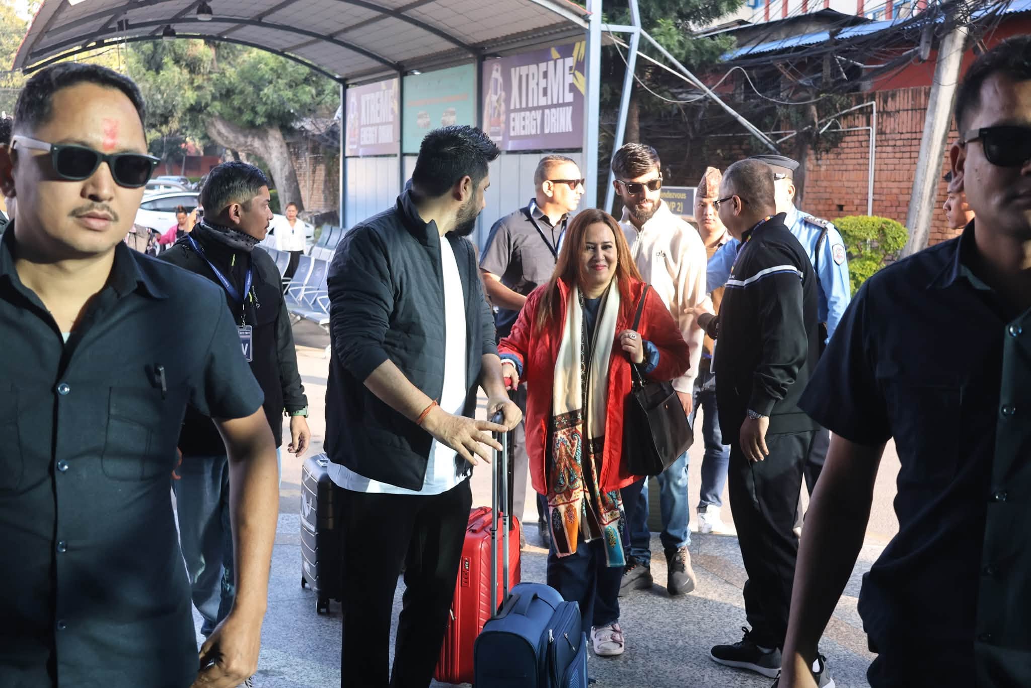 रास्वपा सभापति रवि लामिछाने श्रीमती निकितासहित भारत प्रस्थान
