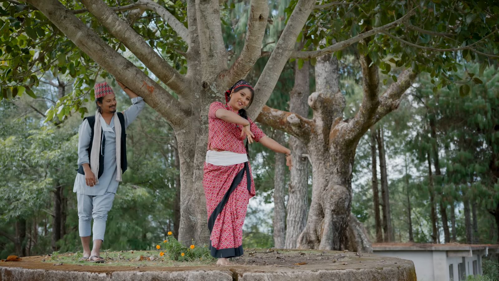 लक्ष्चु र सजिनाको रोमान्टिक अभिनयसहित ‘सालघारी बनमा’ रिलिज