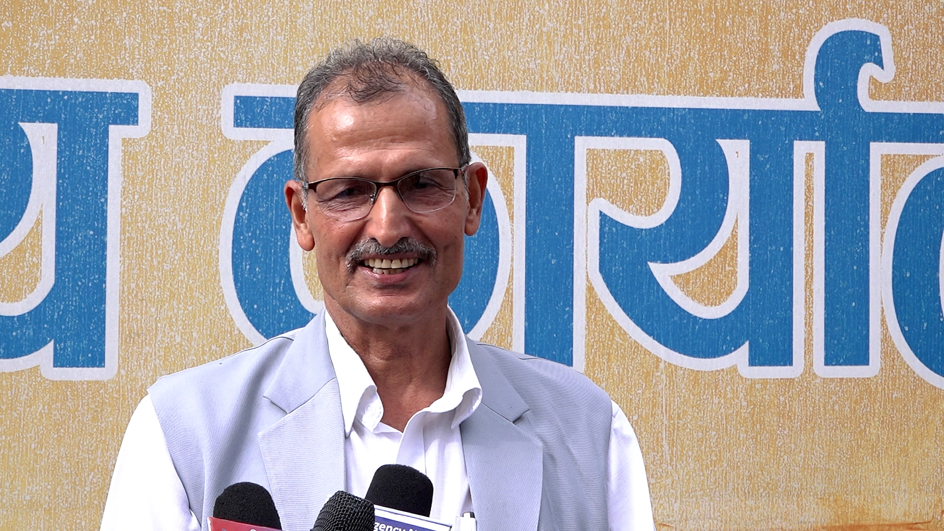 सामाजिक सञ्जालहरु बन्द गरेर सरकारले स्वतन्त्रता कुण्ठित गर्न खोज्दैछ : अग्नि सापकोटा