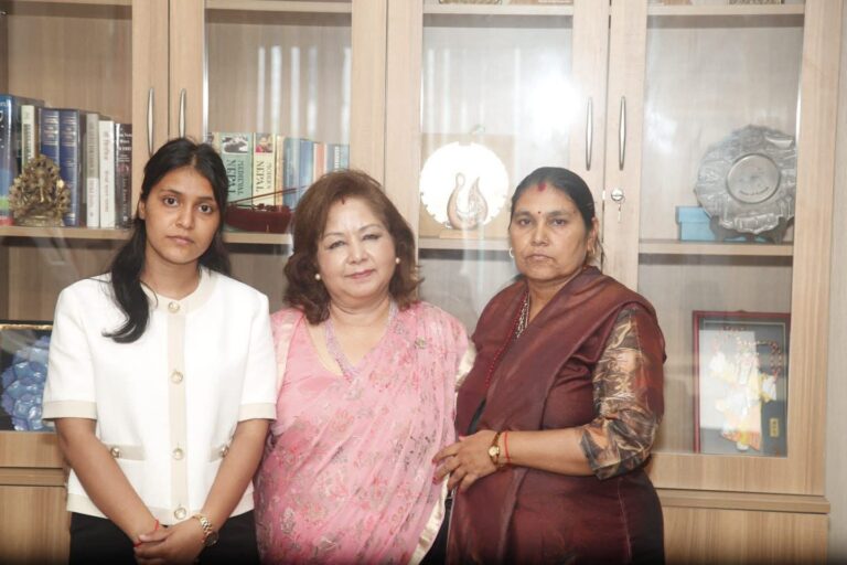 विपिन जोशीकी आमा र बहिनीले भेटे परराष्ट्रमन्त्री राणा
