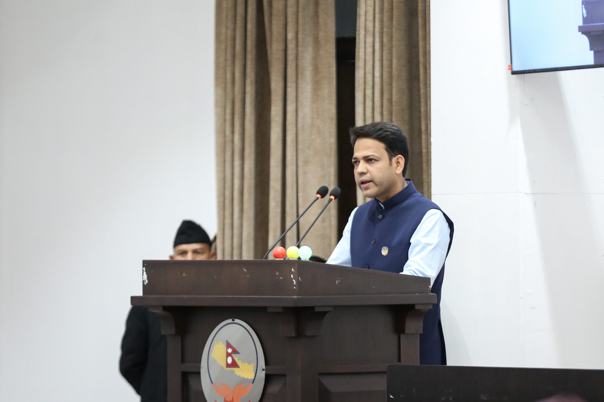 प्रधानमन्त्रीको अनुपस्थिति ‘क्रमभङ्गता’ हो : विपिन आचार्य
