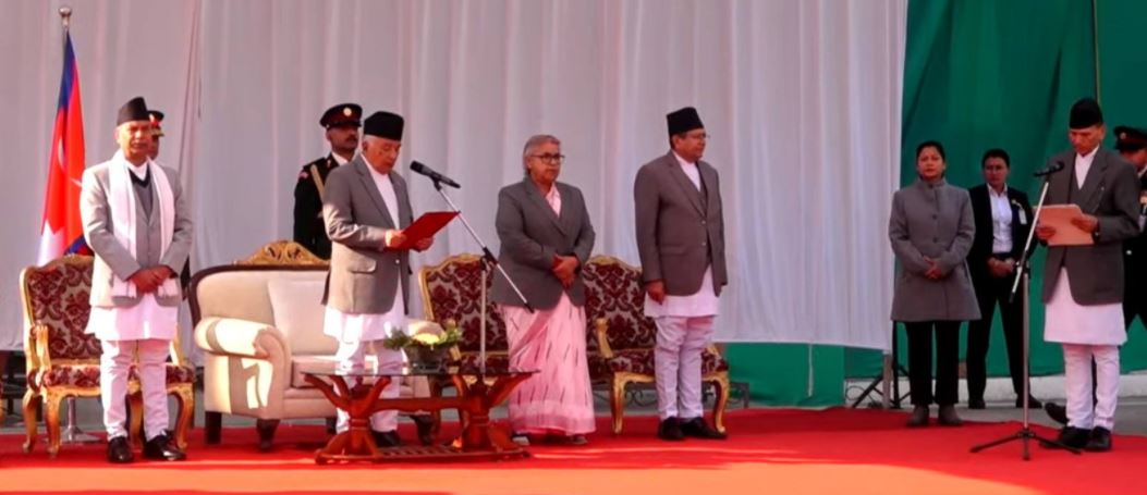 नवनियुक्त परराष्ट्रमन्त्री बालानन्द शर्माको लिए शपथ