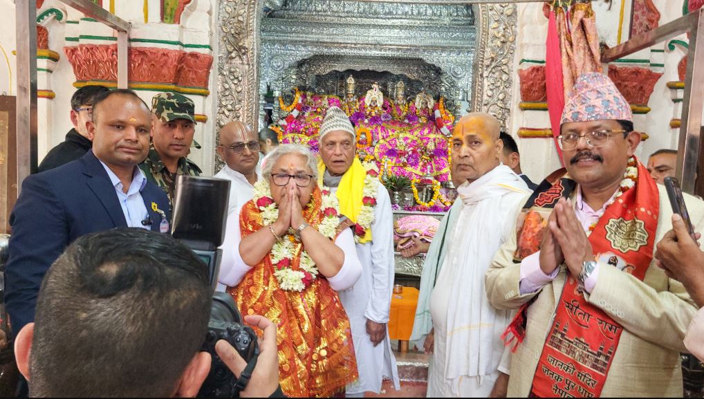 प्रधानमन्त्री कार्कीद्वारा जानकी मन्दिरमा पूजापाठ