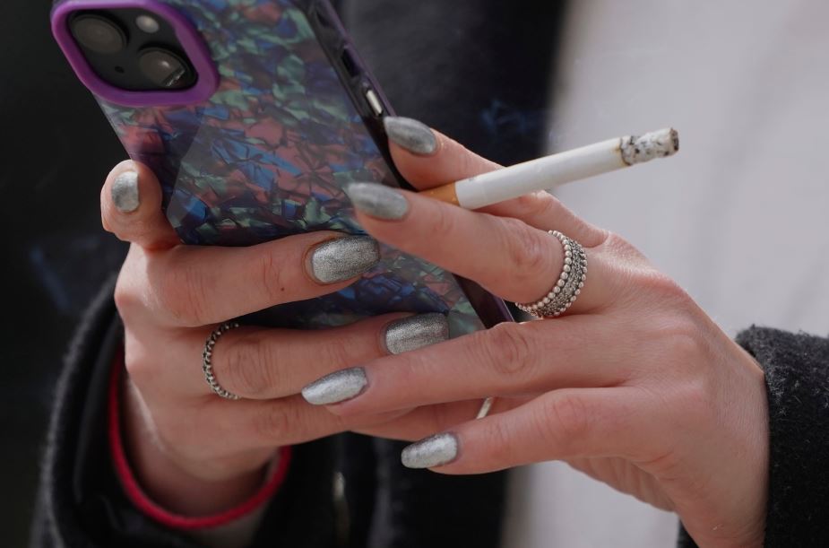 बेलायतमा चुरोटमाथि ऐतिहासिक कडाइ