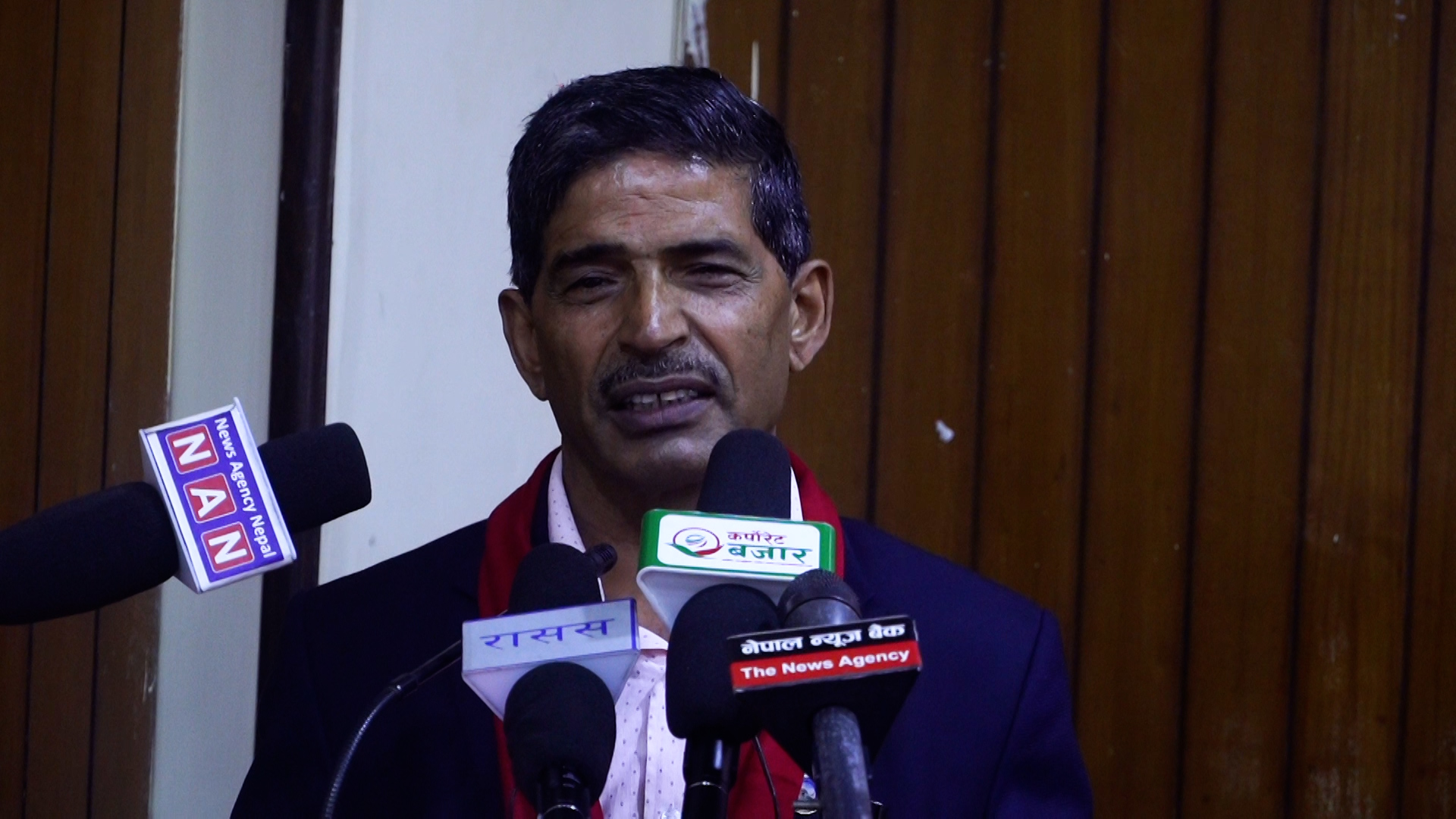 उच्च पदस्थ व्यक्तिहरूमा अरुको कुरा सुन्ने धैर्यता र इच्छाशक्ति छैन : अर्थविद् अधिकारी