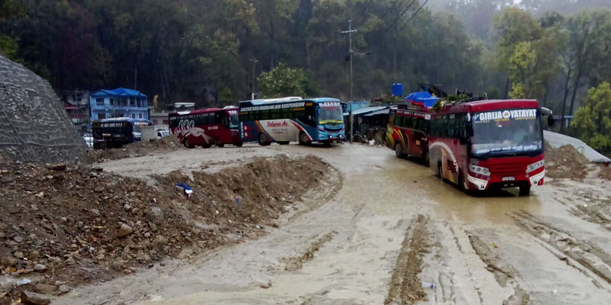 बुटवल-नारायणगढ सडकमा तेस्रो दिन पनि यातायात सेवा अवरुद्ध