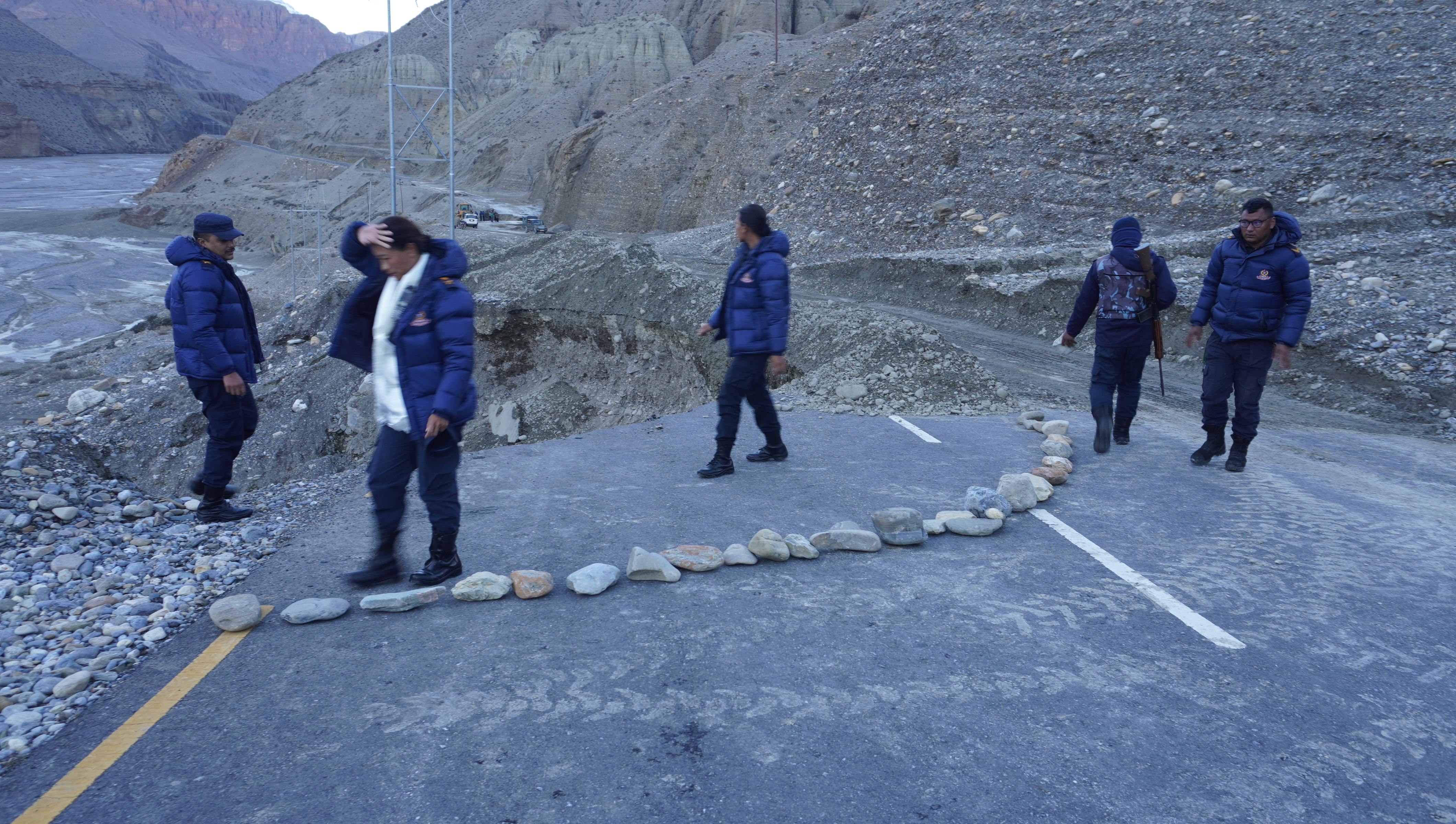 पहिराले कागबेनी-कोरला सडक अवरुद्ध