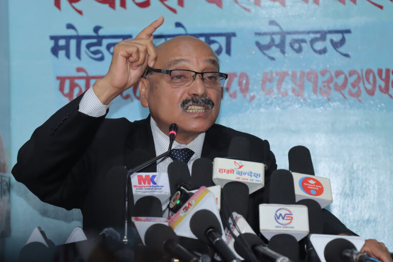 सामाजिक सञ्जाल बन्द गर्ने सरकारको निर्णयविरुद्ध वरिष्ठ अधिवक्ता त्रिपाठी सर्वोच्चमा