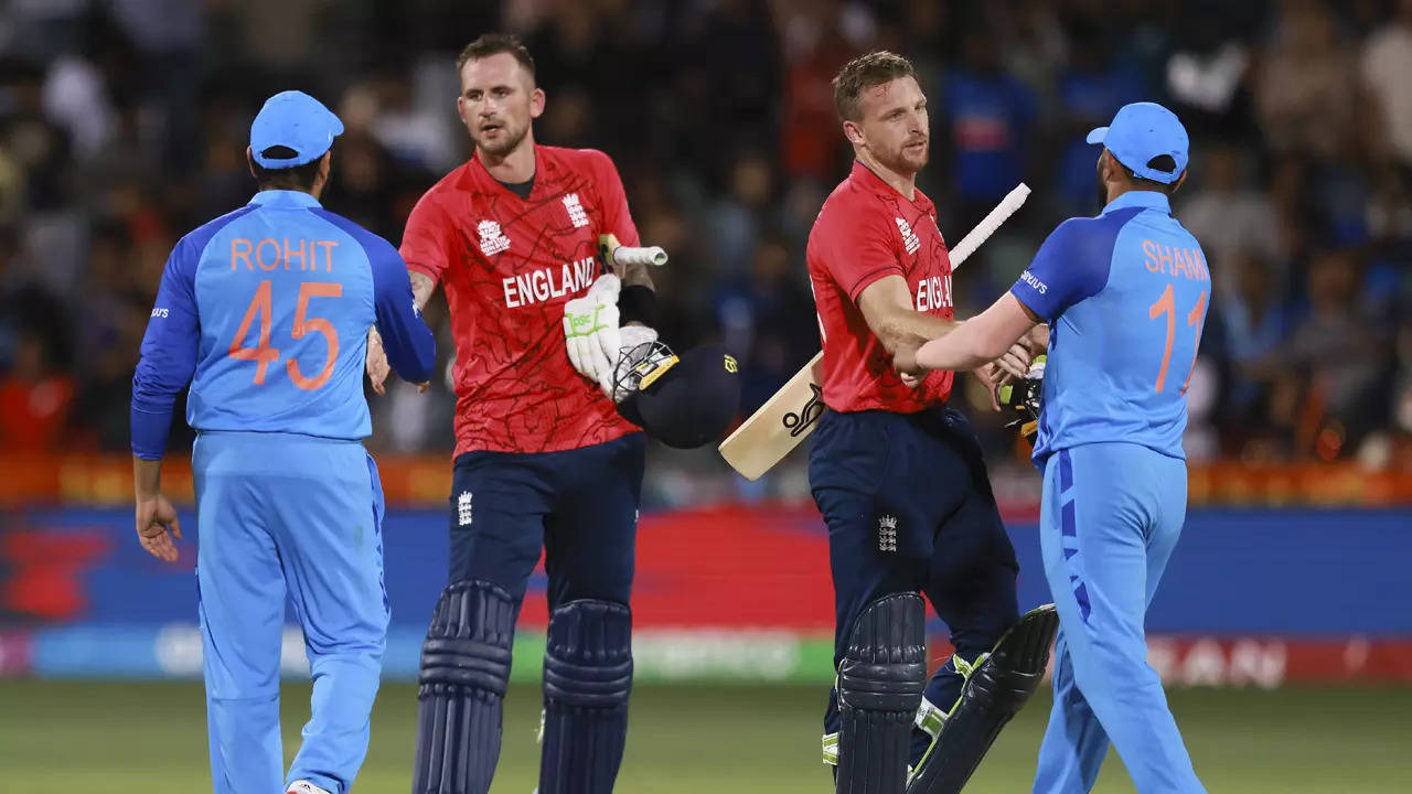 विश्वकप क्रिकेटः इङ्ल्यान्डलाई फराकिलो अन्तरले पराजित गर्दै भारत फाइनलमा प्रवेश