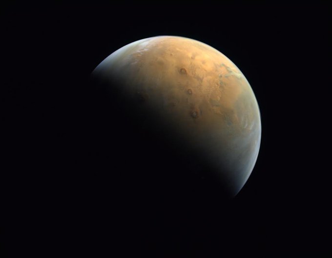 मंगल ग्रह पुगेको यूएईको अन्तरिक्षयानले पठायो पहिलो तस्बिर