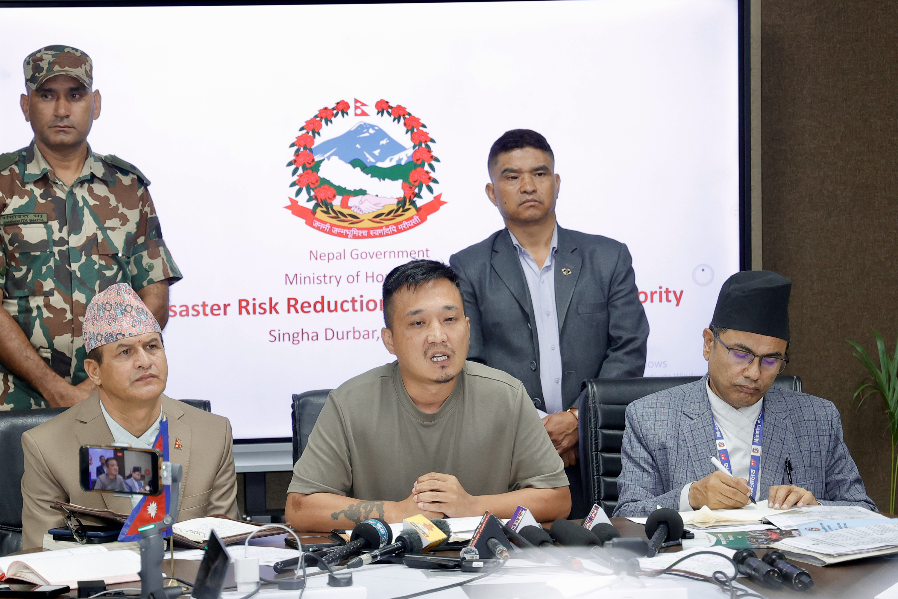 भोटेकोशी बाढीबारे गृहमन्त्रीको ब्रिफिङ: 'राज्य आफ्नो जिम्मेवारीबाट पछि हट्ने छैन'