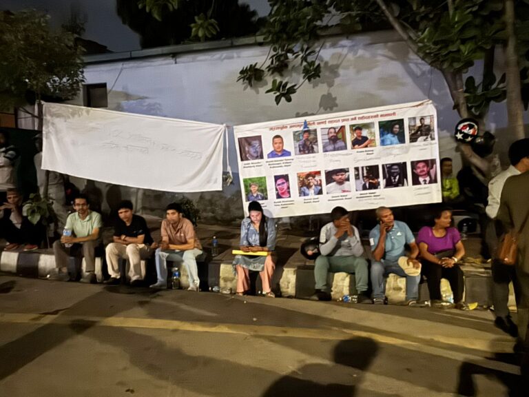 तीन जना मन्त्री छानिएलगत्तै प्रधानमन्त्री निवासअगाडि जेन-जी आन्दोलनका शहीद परिवारको नाराबाजी