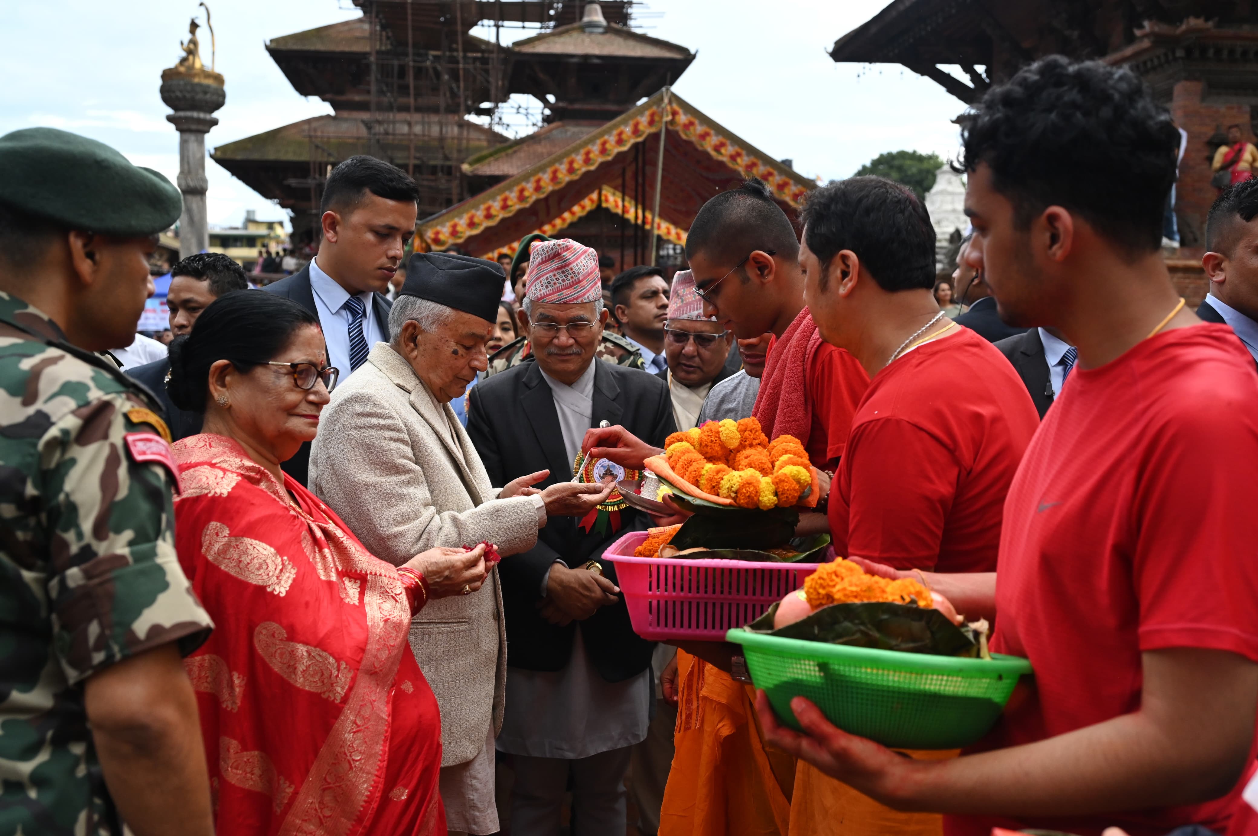 राष्ट्रपति पौडेलद्वारा पाटनको कृष्ण मन्दिरमा पूजाआराधना