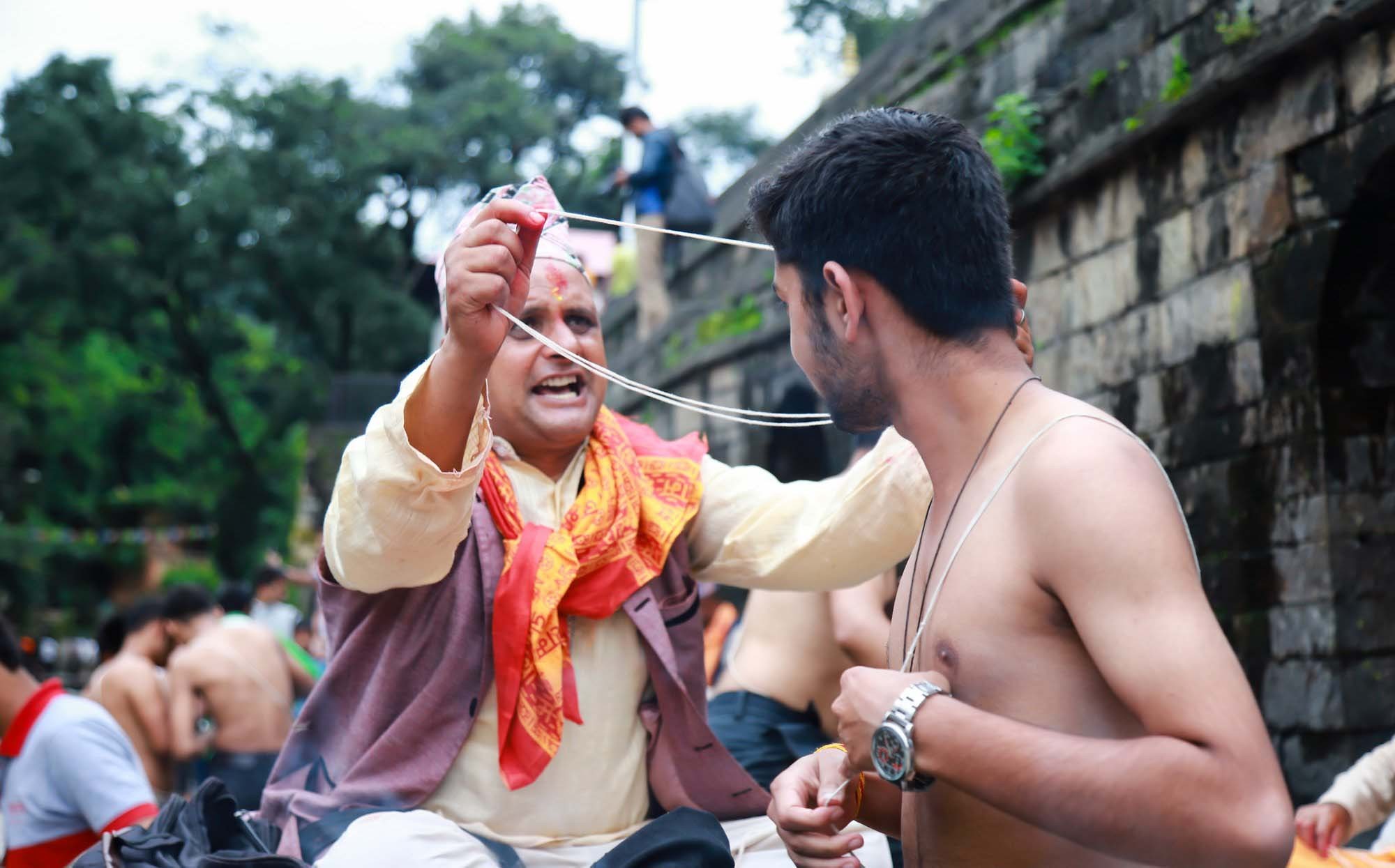 आज जनैपूर्णिमा : रक्षाबन्धन धारण गरेर मनाइँदै, यस्ताे छ शास्त्रीय मान्यता