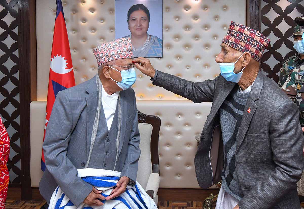 ७० वर्ष पुगेका प्रधानमन्त्री ओलीले यसरी मनाए जन्मदिन (तस्बिरहरू)