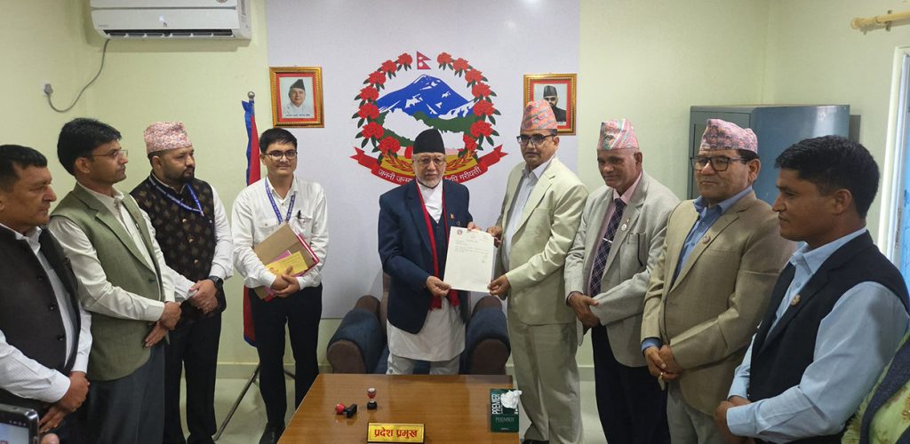 सुदूरपश्चिममा नयाँ सरकार: नेकपाका खगराज भट्ट बने पाँचौँ मुख्यमन्त्री
