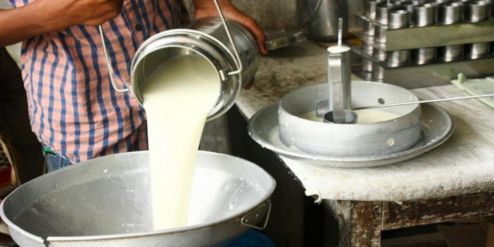 चितवनका किसानले अझै पाएनन् दूधको २२ करोड भुक्तानी