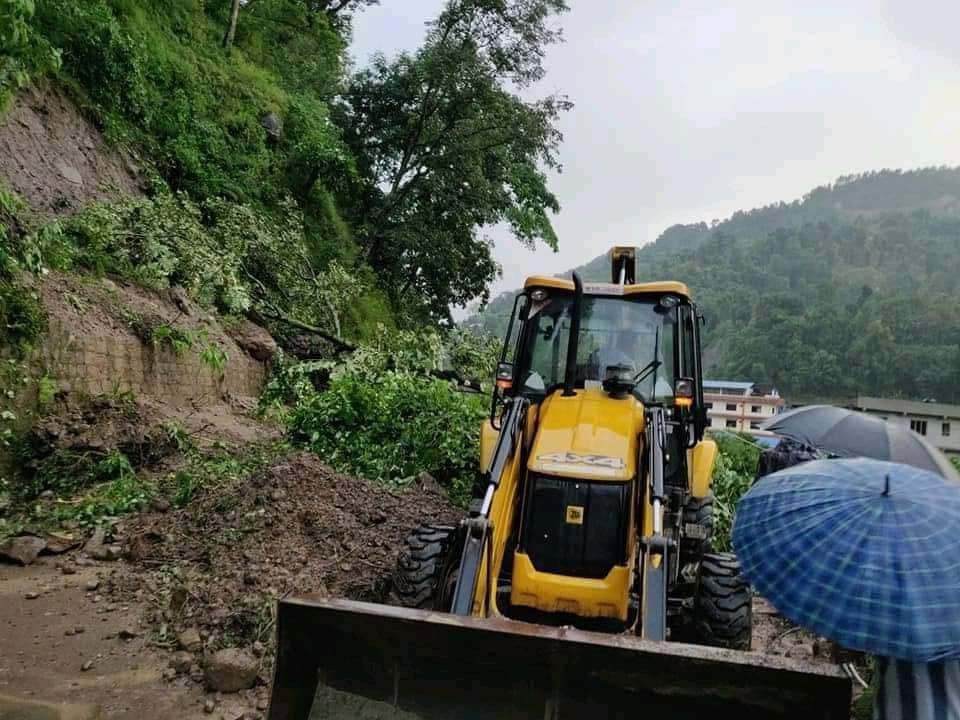 सिन्धुपाल्चोकको मेलम्चीमा पहिरो, ८ जना बेपत्ता, एकको जीवितै उद्धार