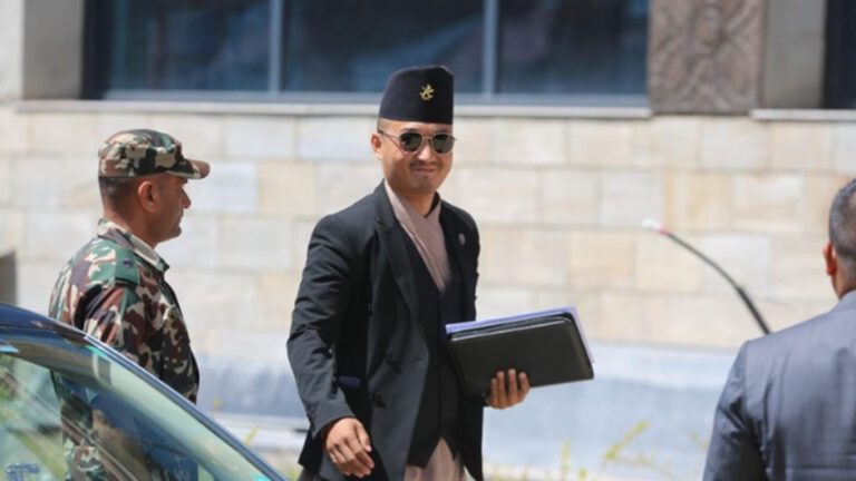 सुरक्षा निकायलाई नै थाहा नदिई गृहमन्त्री गुरुङ कोशी प्रदेशको 'छड्के' निरीक्षणमा, अधिकारीहरूमाझ खैलाबैला