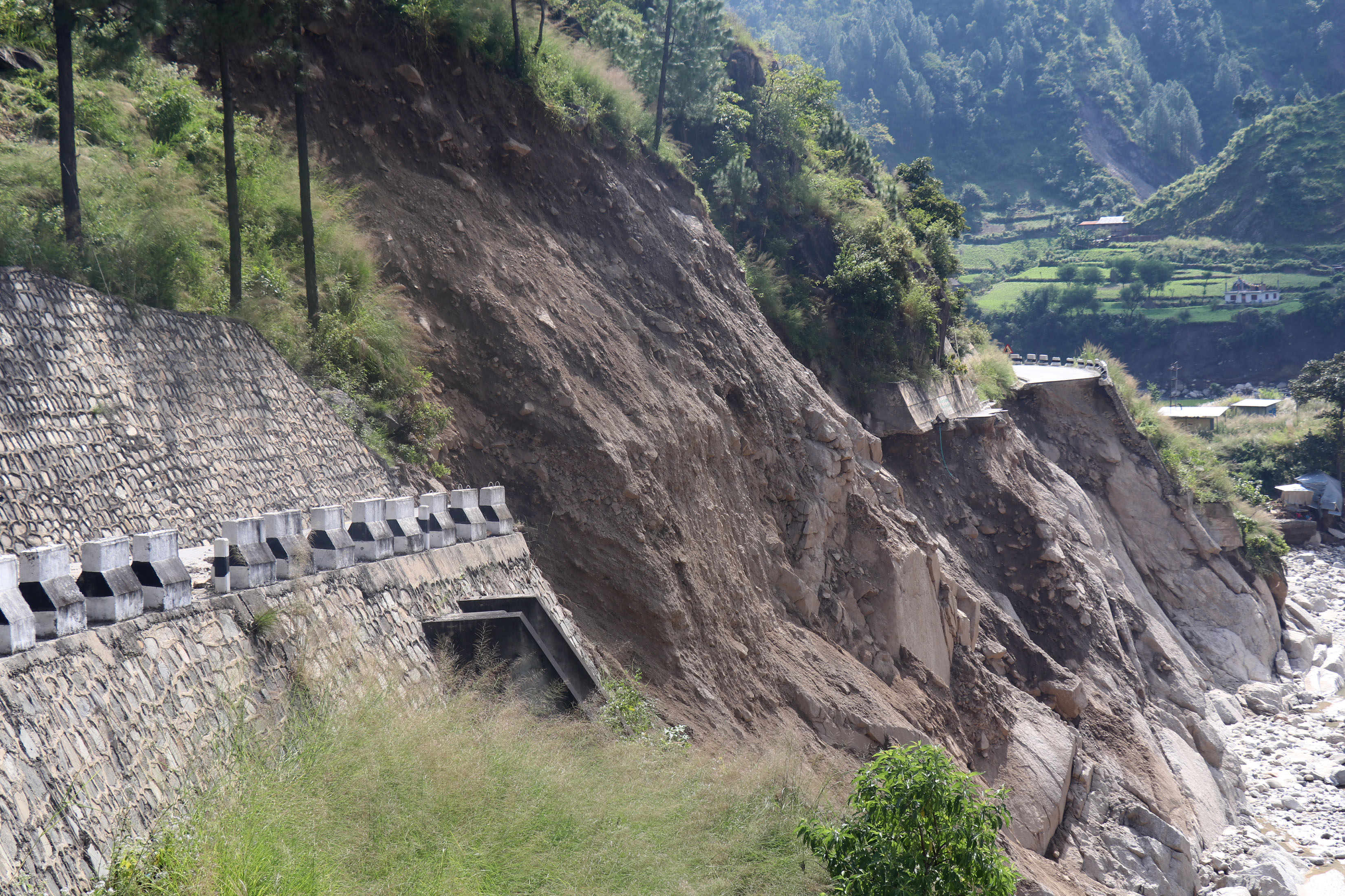 मन्थली-काठमाडौं आवागमन फेरि अवरुद्ध