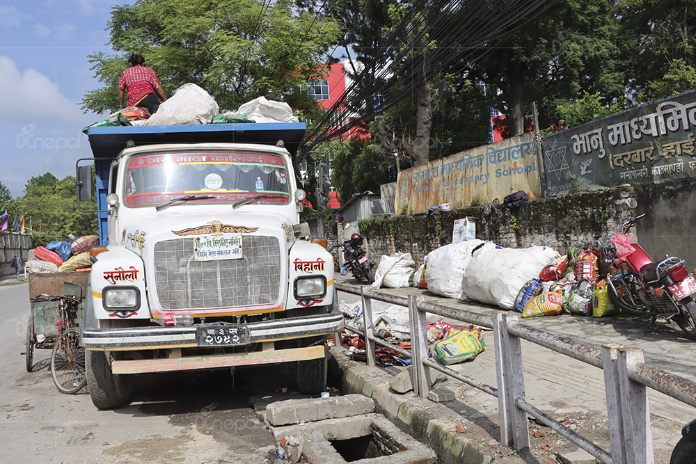 बञ्चरेडाँडामा फेरि फोहोर विसर्जनमा अवरोध
